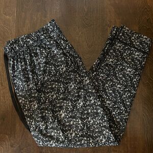 Lululemon Jet Crop
Shimmy Shimmer Black White Womens Joggers